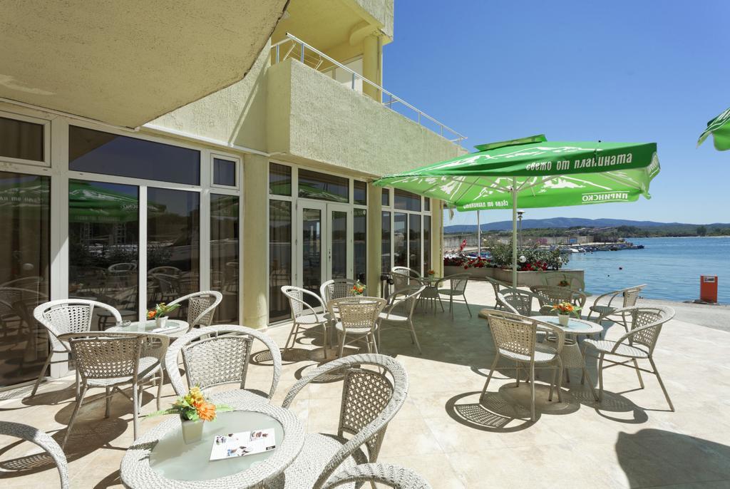 Hotel Marina Kiten  Exterior photo