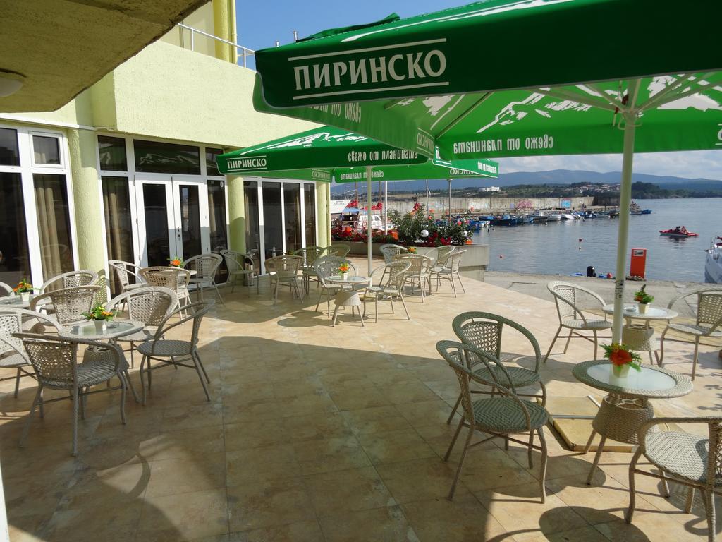 Hotel Marina Kiten  Exterior photo