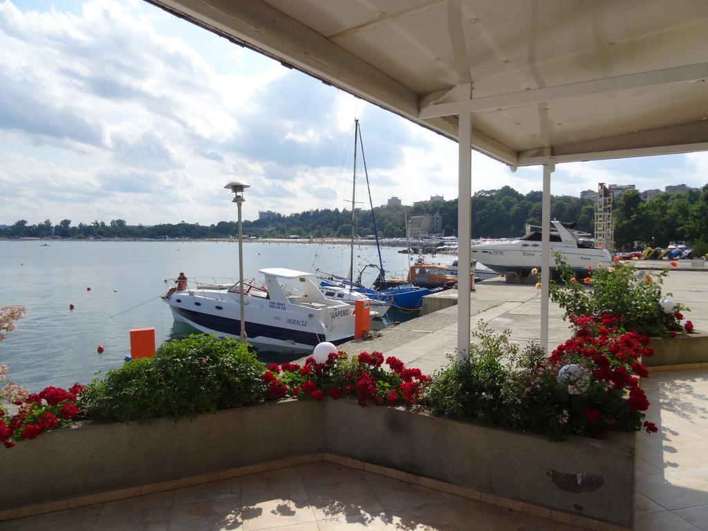 Hotel Marina Kiten  Exterior photo