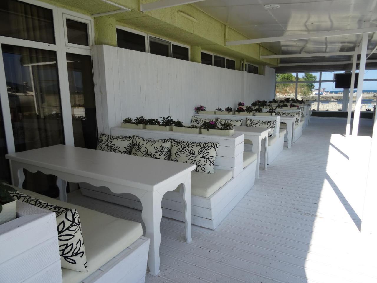 Hotel Marina Kiten  Exterior photo